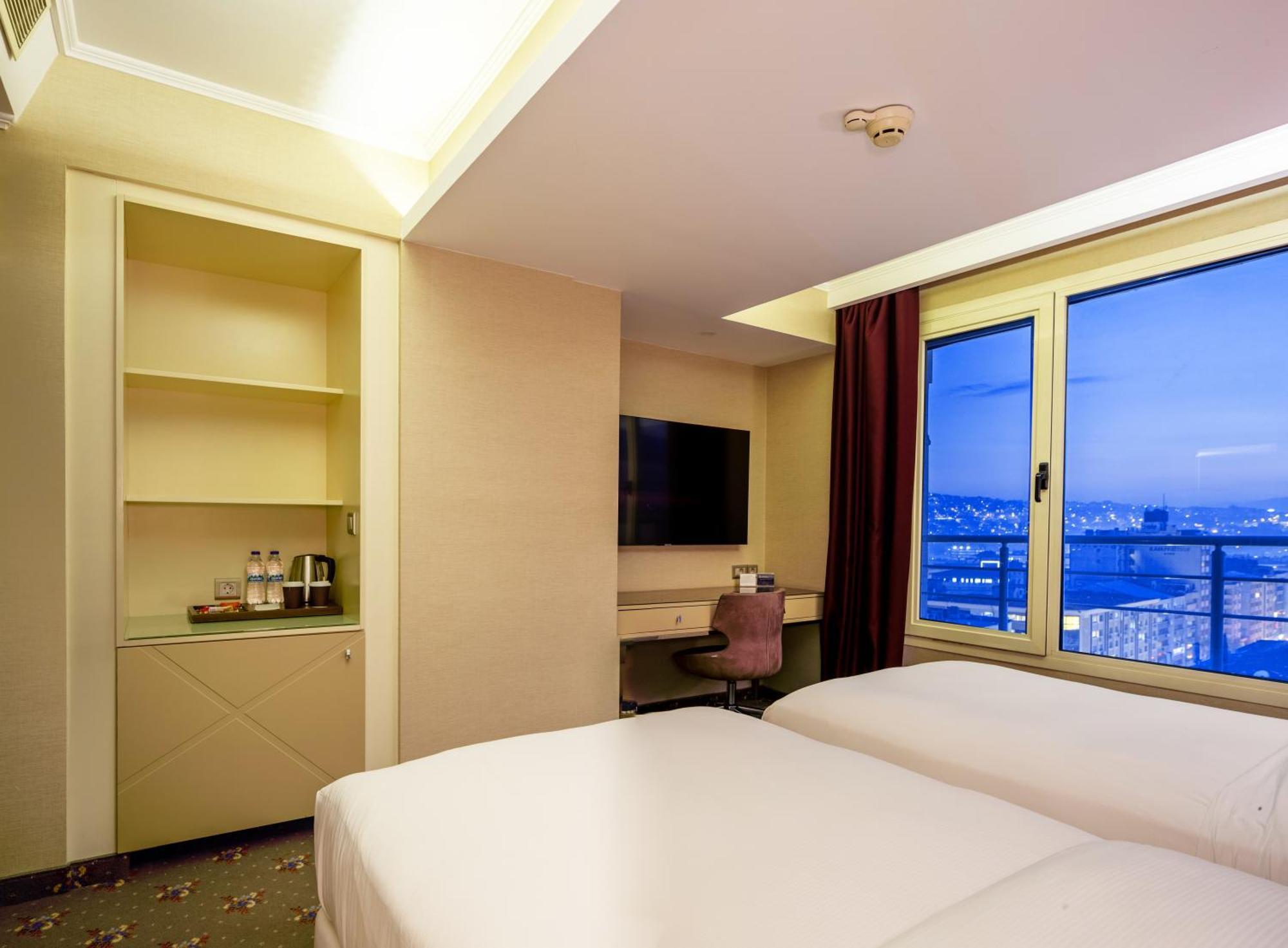 Doubletree By Hilton Izmir - Alsancak Hotel Exterior photo