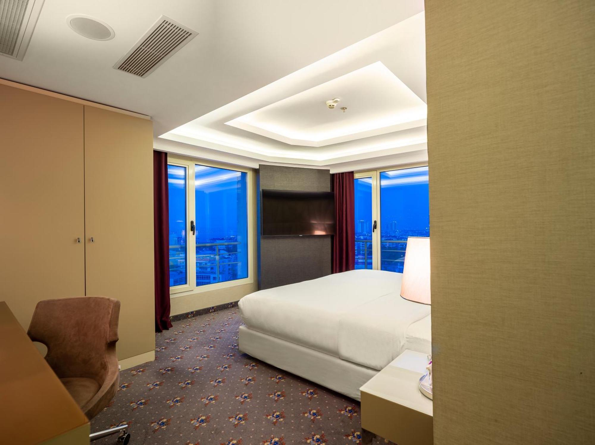 Doubletree By Hilton Izmir - Alsancak Hotel Exterior photo