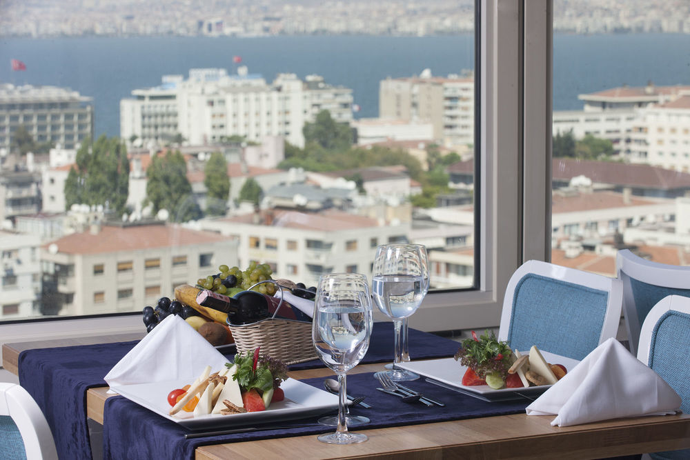 Doubletree By Hilton Izmir - Alsancak Hotel Exterior photo