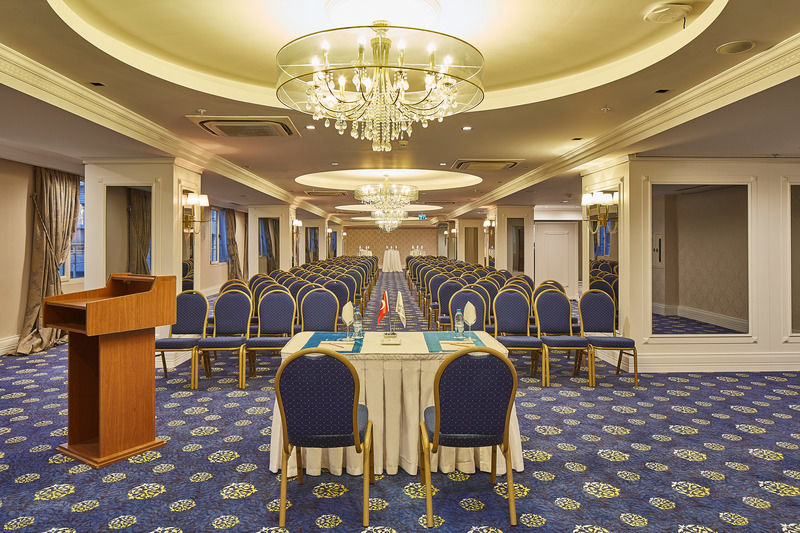 Doubletree By Hilton Izmir - Alsancak Hotel Exterior photo